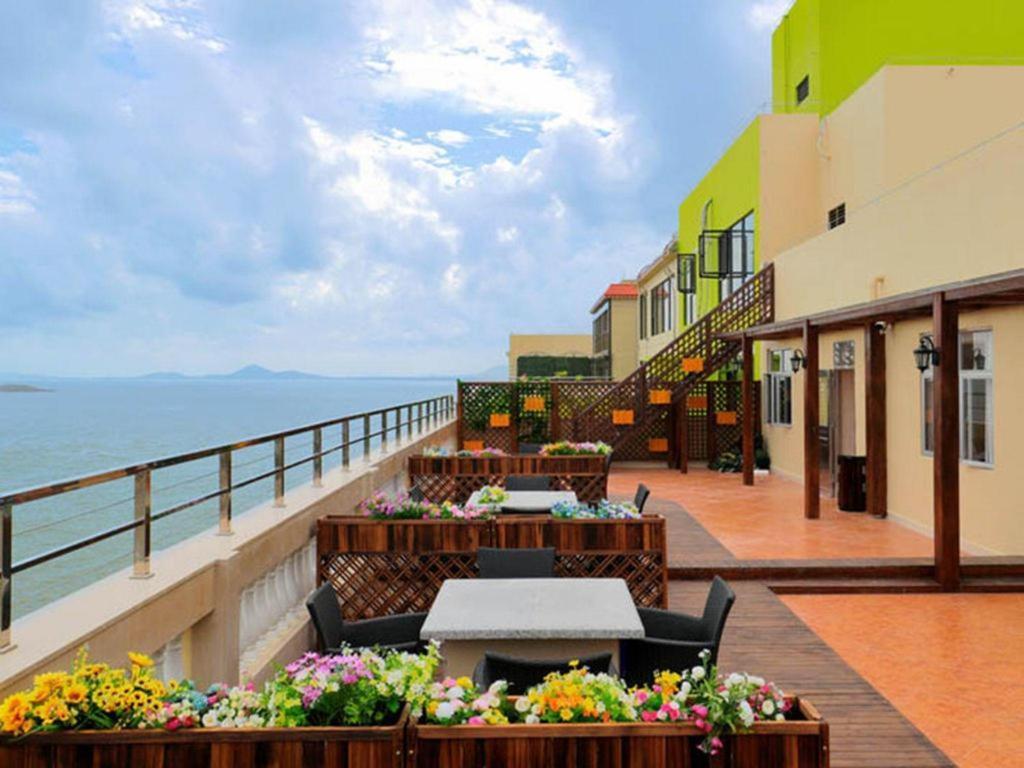 Vienna Classic Hotel Guangdong Yangxi Moon Bay Exterior photo